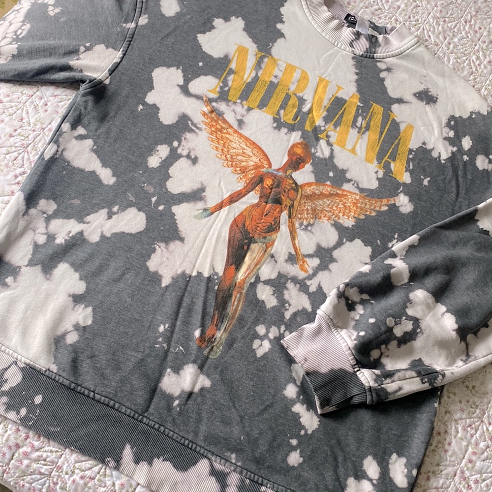 Over size sweater, semi new , size extra small.☀️